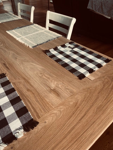 The Anne Table